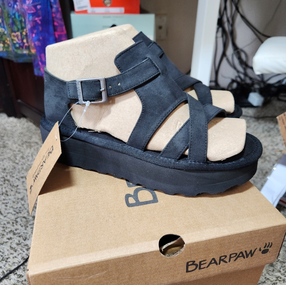NIB Bearpaw Pinnacle Sandal